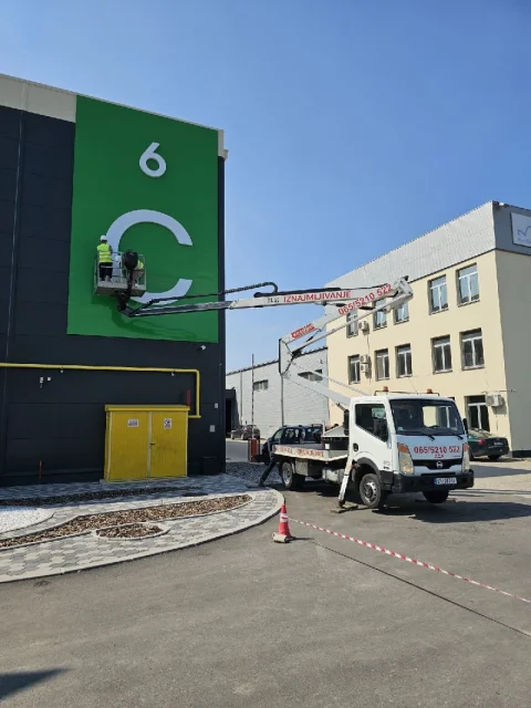 Iznajmljivanje kamiona sa korpom