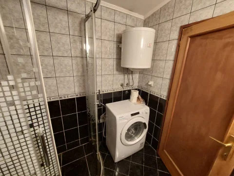 Izdajem stan u Krnjaci, garsonjera, 22 kvadrata