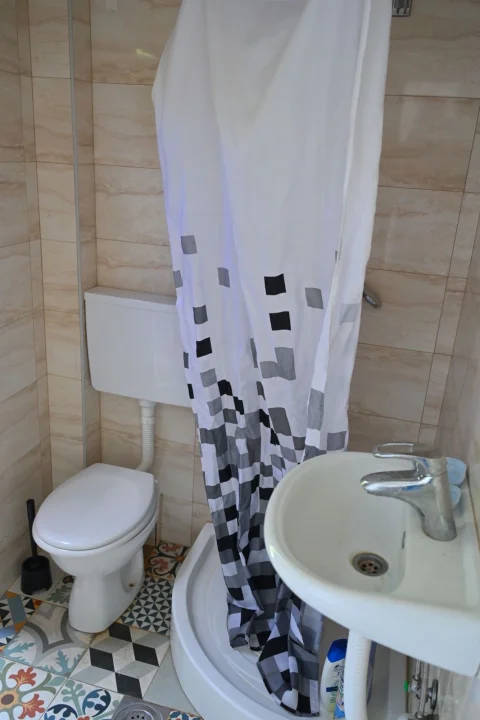 Prodajem splav u Ostružnici na odličnoj lokaciji