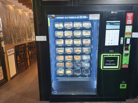 Prodajem vending mašinu TCN za prodaju raznih proizvoda, dimenzije 170 x 195 x 100